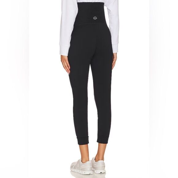 NWT beyond yoga hold me close maternity sweatpants black - Picture 2 of 7